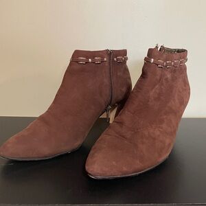 Gloria Vanderbilt Chocolate Ankle Booties